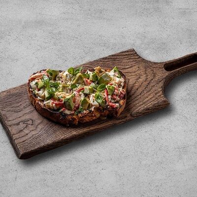 Бутер с крабом, авокадо и чили-соусом в Горыныч по цене 950 ₽