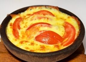 Сулугуни запеченный с помидором в Хинкали vs Хачапури по цене 650 ₽