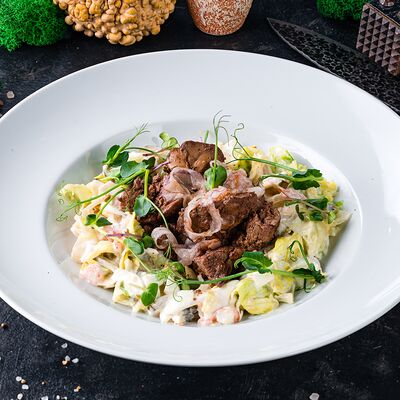 Теплый салат с куриными потрашками в ШКВАРКИ по цене 15 р.