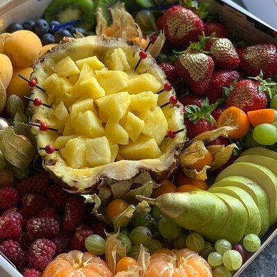 Berry Fruit Box L в Гурмэ формат по цене 3850 ₽