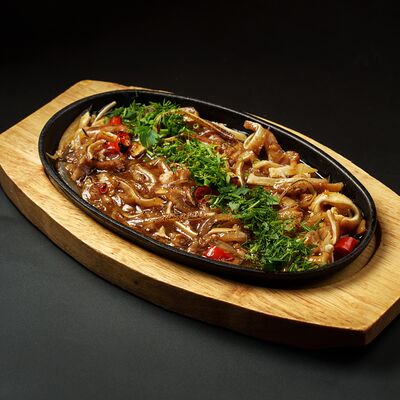 Свиные уши жареные в Pinta Haus по цене 590 ₽