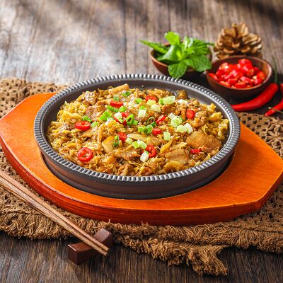 Свинина с квашеной капустойв Рисарт по цене 760 ₽