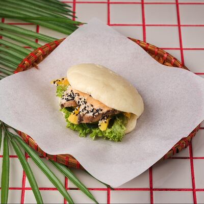 Гуа-бао с курицей в Сайгонкафе по цене 390 ₽