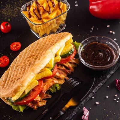 Барбекю гиро с курицей в Point#pita по цене 379 ₽