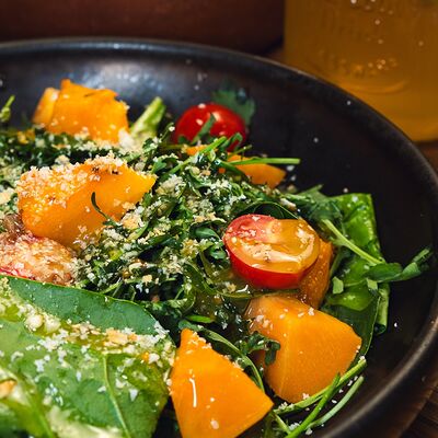 Салат с тыквой и медово-горчичным соусом в Вода & Еда по цене 612 ₽