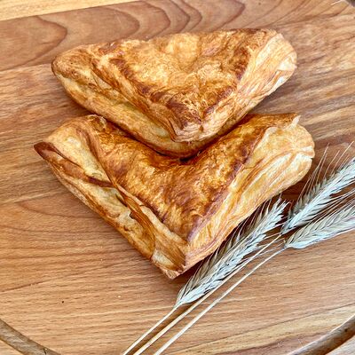 Хачапури закрытое из слоеного теста в Пекарня Батон по цене 97 ₽