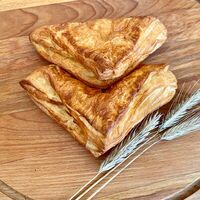 Хачапури закрытое из слоеного теста в Пекарня Батон