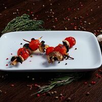 Шампиньоны на гриле с томатами черри в Rave Resort