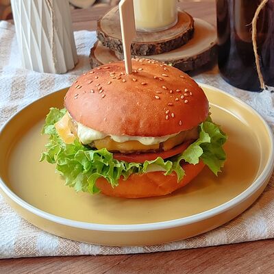 Бургер с говядиной в Про Булки кафе-пекарня по цене 430 ₽