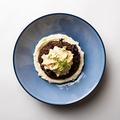 Бифштекс с голландским кремом, пюре картофеля и пашот в Anytime cafe по цене 4690 ₸