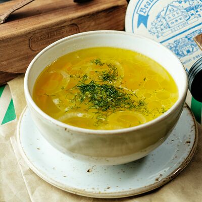 Суп с домашней лапшой и курицей в Gustav & Gustav по цене 451 ₽