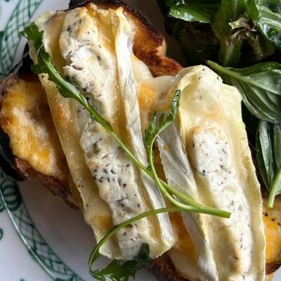 Бриошь с мортаделлой и трюфельным бри в Salva dor bistro по цене 570 ₽