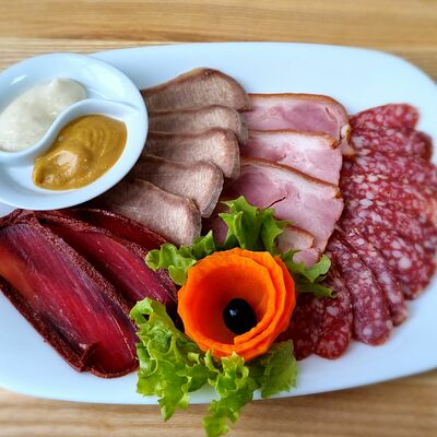 Мясное ассорти в Золотая вилка по цене 590 ₽