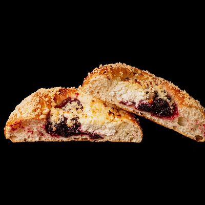 Ватрушка Творожно-ягодная в Пекарь Хлебов по цене 188 ₽