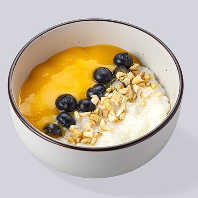 Рисовая каша с манговым кули и кешью в Vaffel по цене 479 ₽