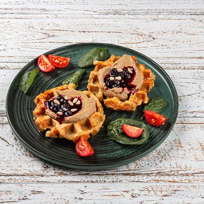 Вафли картофельные с паштетом из куриной печени в Coffee muse по цене 445 ₽