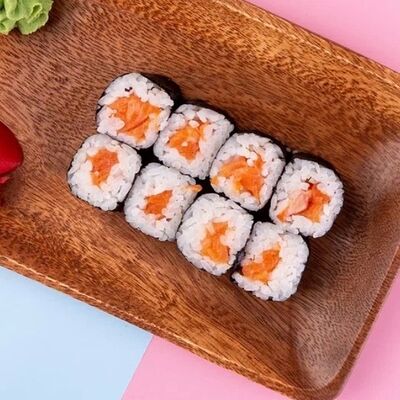 Маки-ролл с лососем в Ями Тим по цене 520 ₽