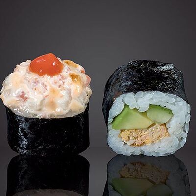 Запеченный с кальмаром и креветкой в Суши ЭДО по цене 990 ₽
