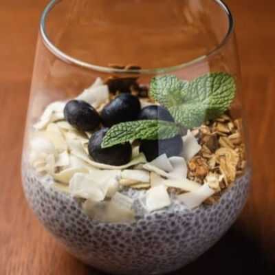 Кокосовый пудинг с чиа в Тревеллерс кофе по цене 409 ₽