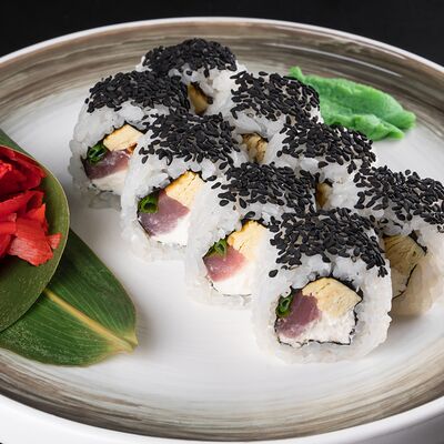 Ролл Аляска Black в SushiDen по цене 3000 ₸