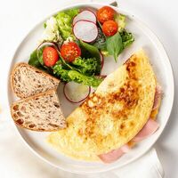 Омлет с ветчиной и сыром в Mojo