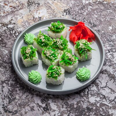Чука маки в Sushi & More по цене 290 ₽
