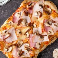 Пицца римская Ветчина-бекон-грибы в Pizzata