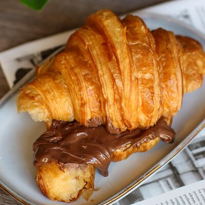 Круассан с Нутеллой и бананом в Локация кофе по цене 380 ₽