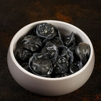 Черные пельмени с говядиной в Говяdина по цене 590 ₽