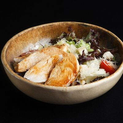 Цезарь по-азиатски с курицей в Кабуки по цене 350
