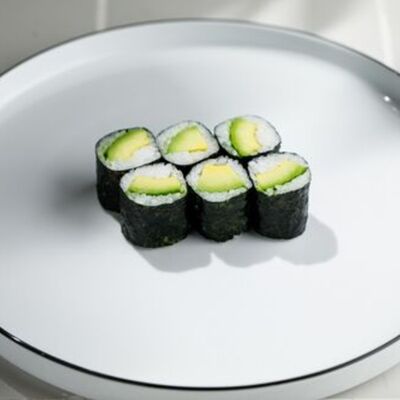 Ролл с авокадо в Кукумбер по цене 590