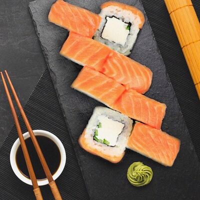 Филадельфия с авокадов Мегаролл по цене 690 ₽