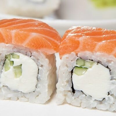 Филадельфия с огурцом в Sushi Go по цене 522 ₽