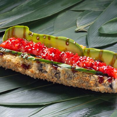 Ролл Азия с лососем в Sushi Bar по цене 670 ₽