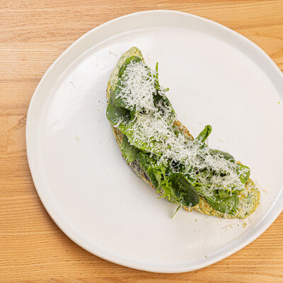 Трюфельный омлет с сыром манчего и шпинатом в 9/18 бистро по цене 890 ₽