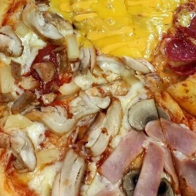 Пицца 4 сезона в Красная панда по цене 999 ₽