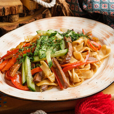 Я - Цуйван с говядиной в Брат Бурят по цене 750 ₽