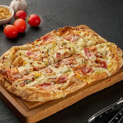 Пицца Чиз Карбонара в Хмель и солод по цене 749 ₽