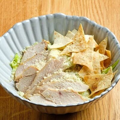 Цезаридзе с курицей в Лодочка по цене 470 ₽