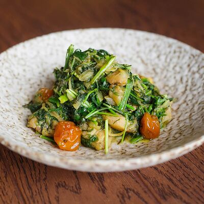 Сябзи с мясом цыпленка томленое со шпинатом и горными травами в Дюшес по цене 640