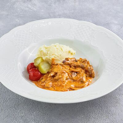 Говядина по-строгановски с пюре в Царь по цене 1190 ₽