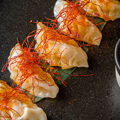 Гёдза с креветкойв Tottori по цене 870 ₽