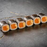 Классический Ролл с лососем и соусом спайси в Yoji by Ida Galich
