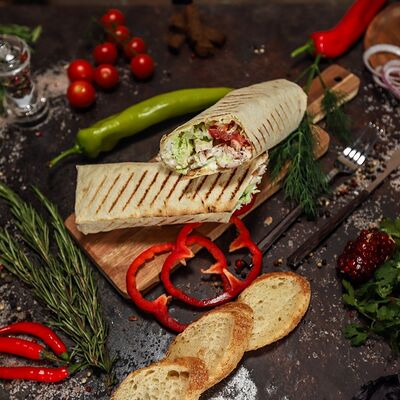 Шаурма с курицей (большая) в Шашлычная бостан по цене 499 ₽