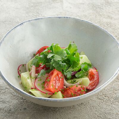 Овощной салат с маслом или сметаной в Welcome по цене 560 ₽