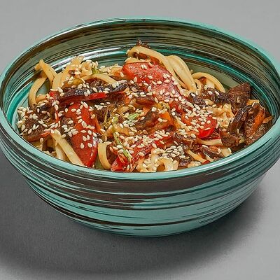 Удон с говядиной в Хука Lounge по цене 650 ₽