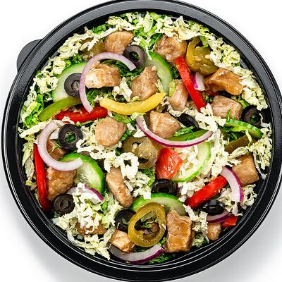 Салат Курица барбекю с кусочками курицы, пропитанными соусом барбекю в Subway по цене 435 ₽