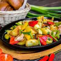 Горячая сковородка со свининой в Квартира 162