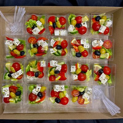 Фуд бокс Греческий салат L в Boom-box Catering по цене 3750 ₽