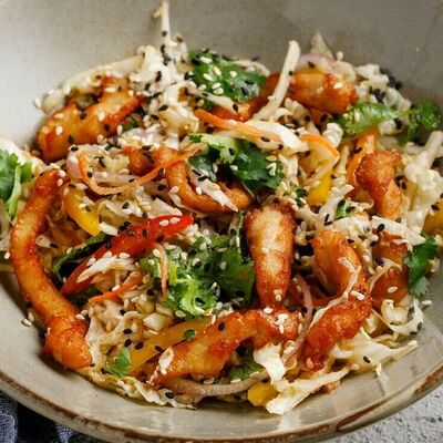 Тайский салат с курицей в Пряности & Радости по цене 490